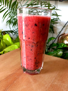 Una foto de Licuado de frutillas, kiwi y arándanos