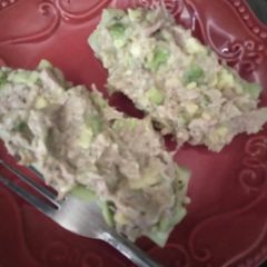 A picture of Avocado tuna boat ⛵.