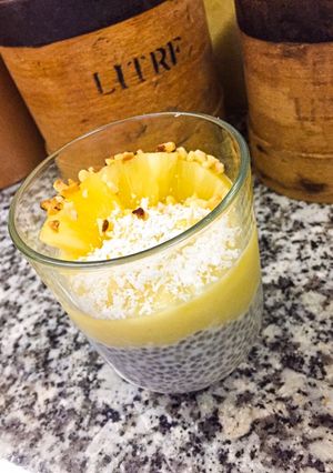 Une photo de Pudding de chia avec smoothie à l’ananas