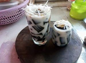 Hình của món Sương sáo cốt dừa.