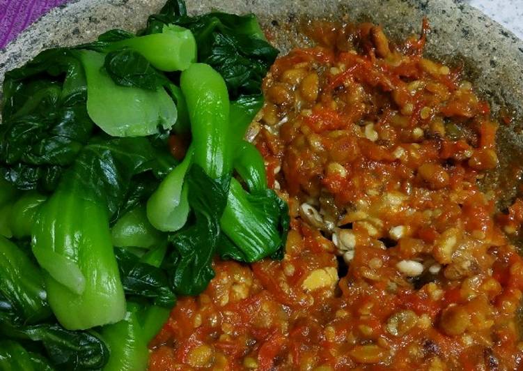 Proses Menyiapkan Tempe penyet yang praktis