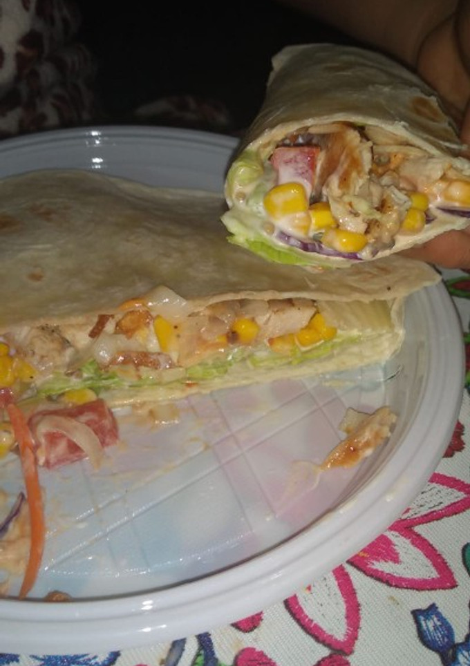 Una foto de Kebab casero con ensalada
