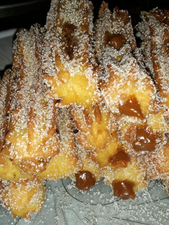 Una foto de Churros con chocolate