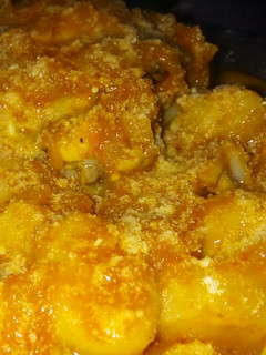 Una foto de Ñoquis de papa con salsa y pollo