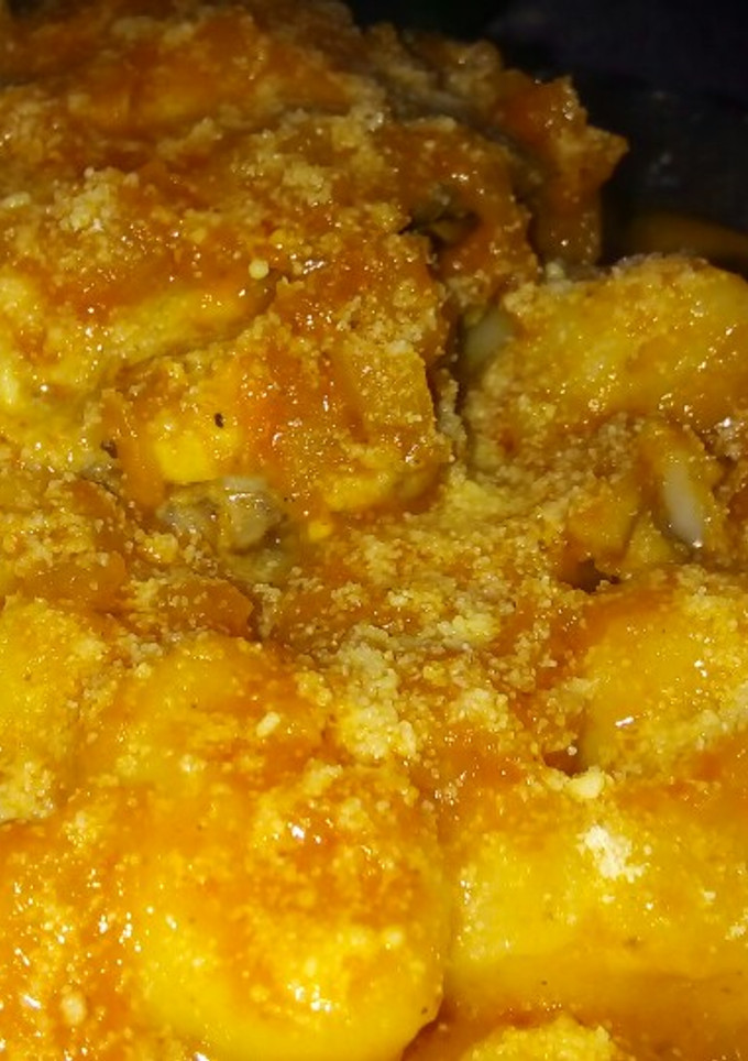 Una foto de Ñoquis de papa con salsa y pollo