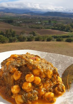 Una foto de Acelgas con garbanzos (Estilo Sierra de Cádiz)