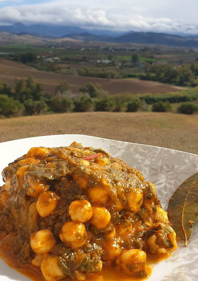 Una foto de Acelgas con garbanzos (Estilo Sierra de Cádiz)