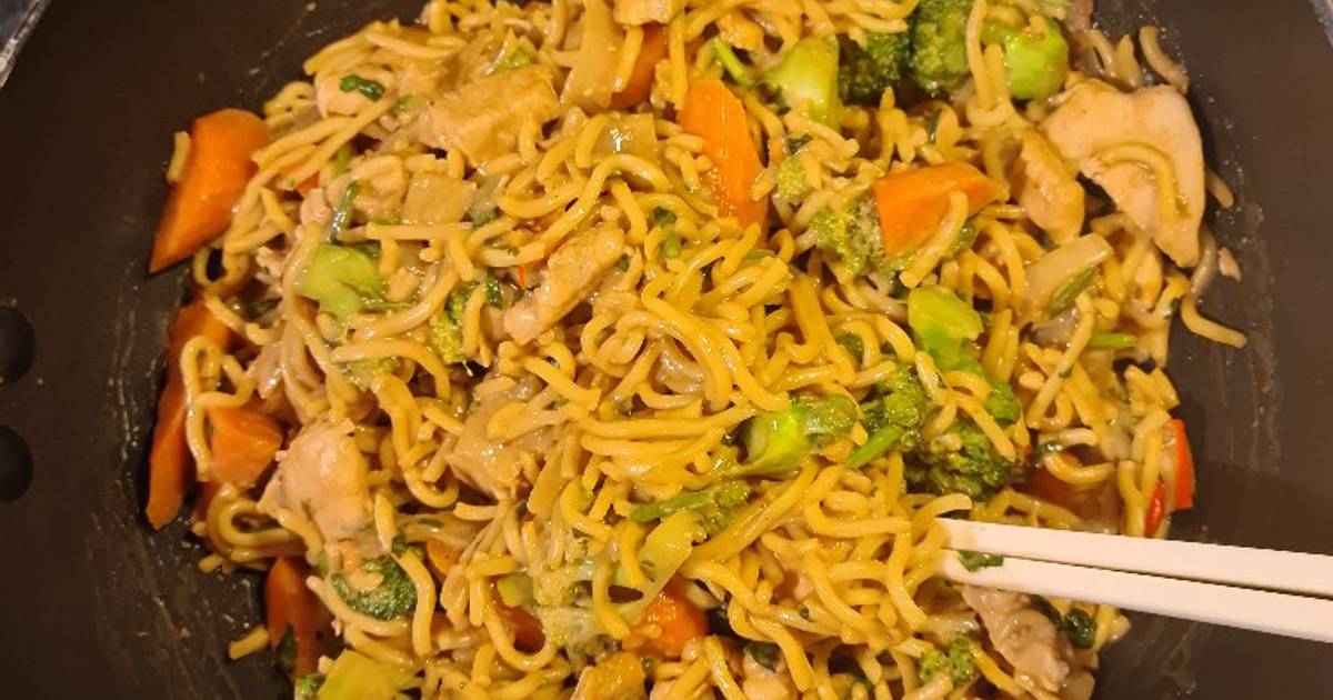 Satay chicken with Hokkien noodles Recipe by Jess Tj 👩‍🍳 Cookpad