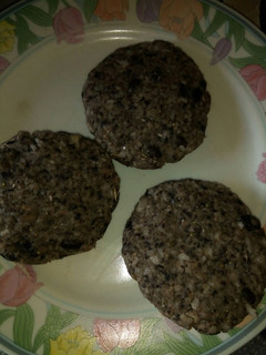 Una foto de Hamburguesas veganas de poroto negro y arroz