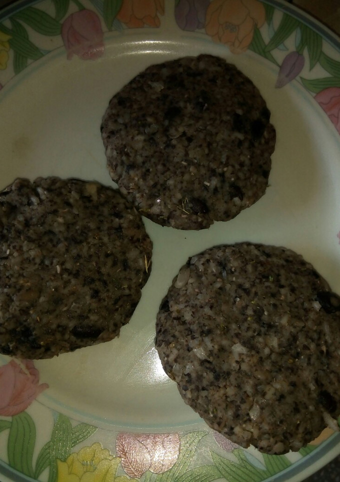 Una foto de Hamburguesas veganas de poroto negro y arroz