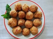 Una foto di uova mozzarella legumi