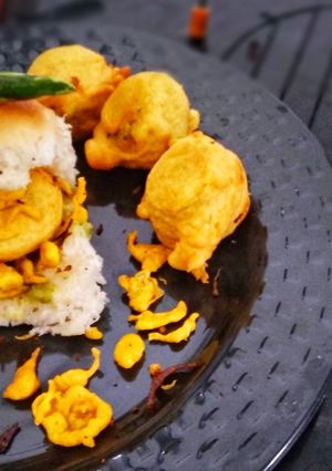 A picture of Vada pav.