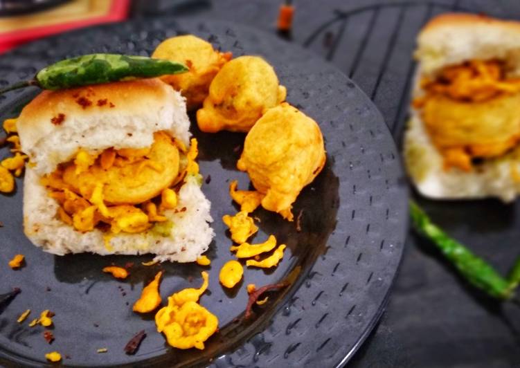 Simple Way to Prepare Favorite Vada pav