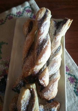 Foto di Torcetti di pasta sfoglia alla nutella