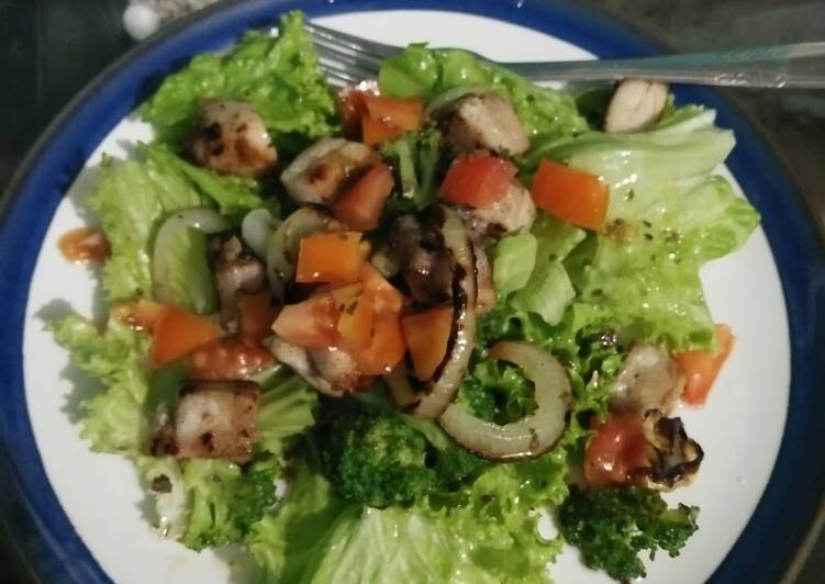 Cara Mudah Menyiapkan Tuna salad with olive lemon dressing Bikin Manjain Lidah