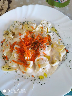 Una foto de Tortellinis de ricota y espinacas con nata