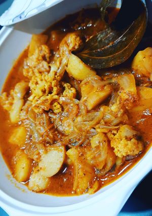 A picture of Gobhi aloo curry.