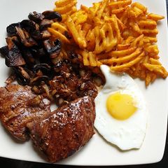 A picture of Rump Steak with Diane Sauce.
