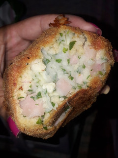 Una foto de Croqueta de papa con jamón y queso