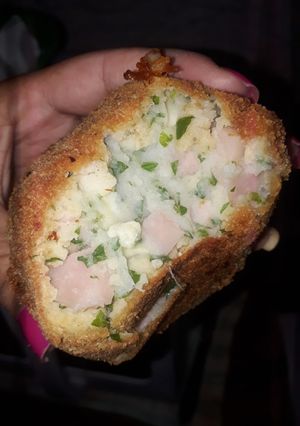 Una foto de Croqueta de papa con jamón y queso