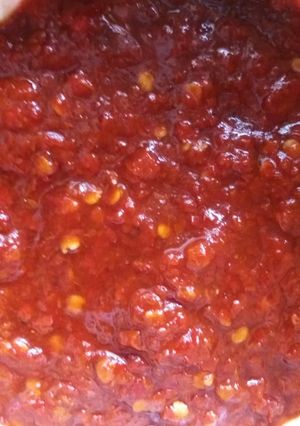 A picture of Lehsun ki swaadisht chutney.