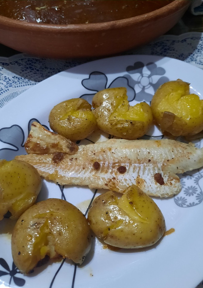 Una foto de Merluza al horno con papines