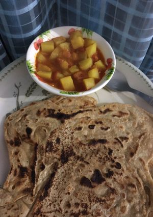 A picture of Aloo tomato with parantha.