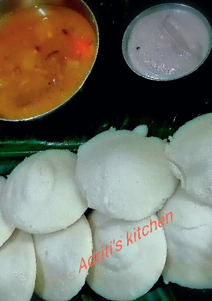 A picture of Idli sambar.