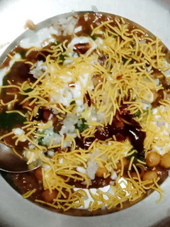 चटपटी काबुली चना चाट (Chatpati Kabuli chana chaat recipe in Hindi) रेसिपी मुख्य फोटो