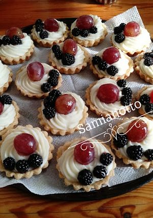 Une photo de Mini-tartelettes aux fruits🍒🍇