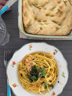 Una foto de Tallarines con gambas