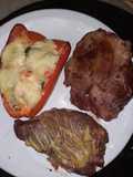 Bondiola con ajíes rellenos