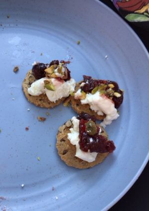 A picture of Goat cheese & jam crackers.