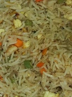 মিক্স ভেজিটেবল ও চিকেন‌ ফ্রায়েড রাইস (mix vegetable and chicken fried rice in Bengali) রেসিপির প্রধান ছবি