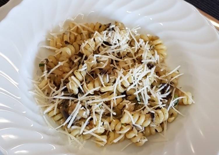 Fusilli con le melanzane e pecorino