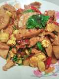 ผัดกระเพราหมูยอ (อิ่มประหยัด)