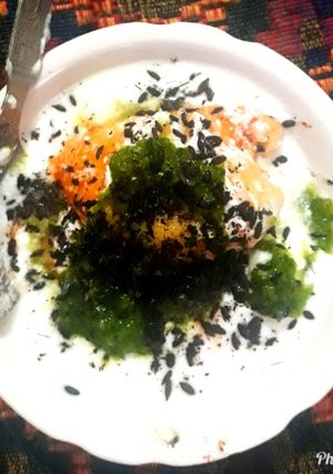 A picture of Dahi vade.