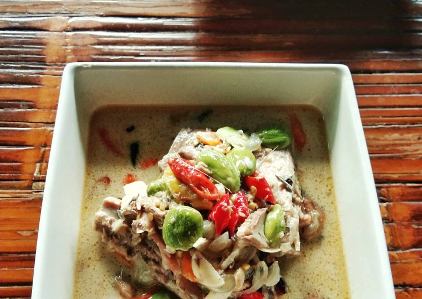 Mangut ikan asap bumbu iris