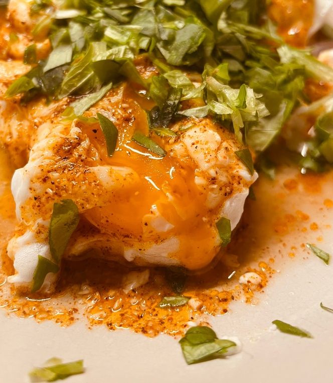Una foto de Huevos turcos con alma mediterránea (versión keto sin yogurt)
