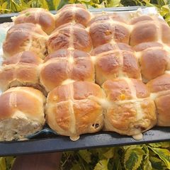 A picture of Hot cross buns.