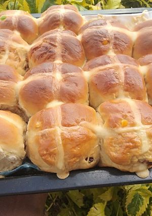 A picture of Hot cross buns.