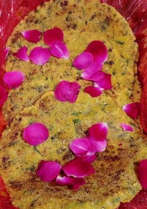 मेथी मक्का का पराठा(methi makka ka paratha recipe in hindi) रेसिपी मुख्य फोटो