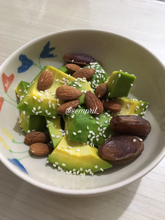 Foto resep Sarapan Sehat | Alpukat Kurma Almond