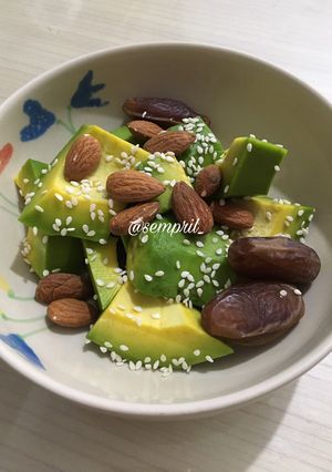 Foto resep Sarapan Sehat | Alpukat Kurma Almond