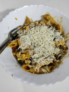 રેડ સોસ ચીઝ પાસ્તા (Red Sauce Cheese Pasta Recipe In Gujarati) રેસીપી મુખ્ય ફોટો