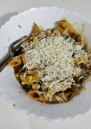 રેડ સોસ ચીઝ પાસ્તા (Red Sauce Cheese Pasta Recipe In Gujarati) રેસીપી મુખ્ય ફોટો