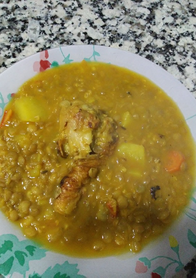 Una foto de Lentejas con pollo