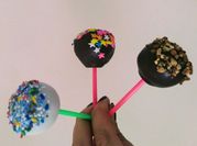 Una foto de cake pops de dulce de leche