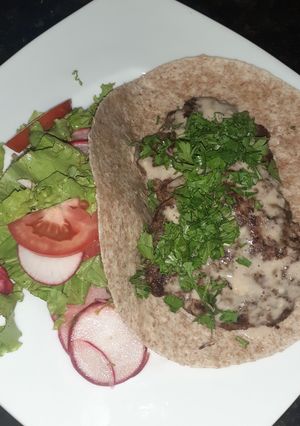 Una foto de Hamburguesas caseras al plato... saludable