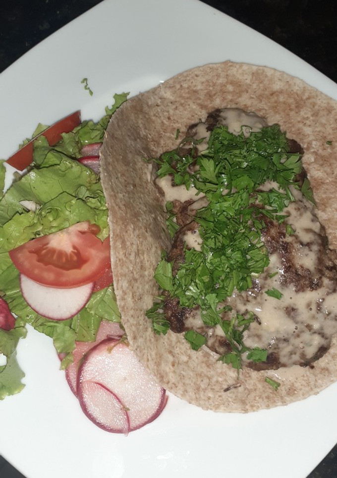 Una foto de Hamburguesas caseras al plato... saludable
